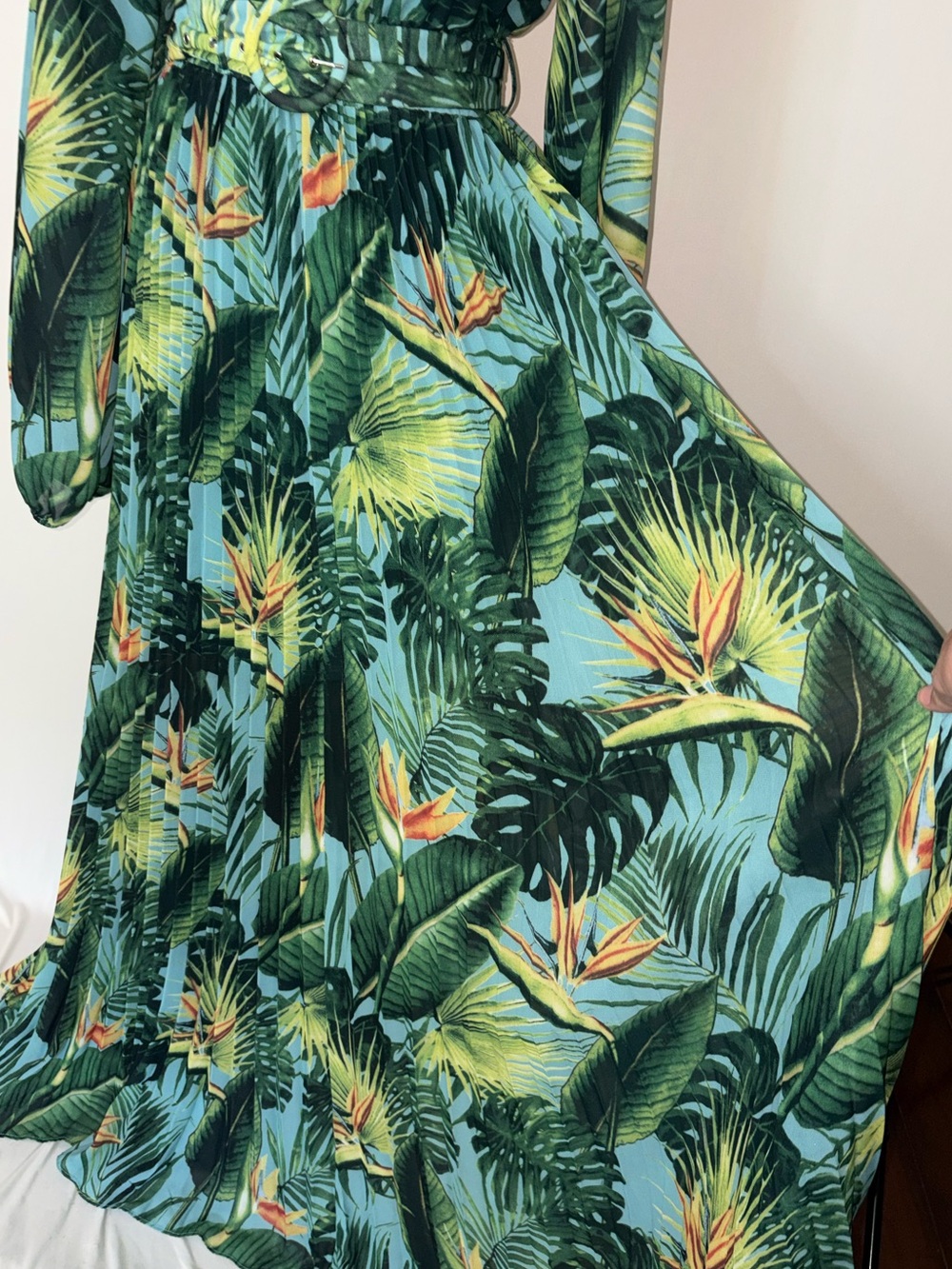 Luxxel AMAZING Deep V Tropical Maxi Dress with Belt and Pleated Skirt Size L - Picture 6 of 8